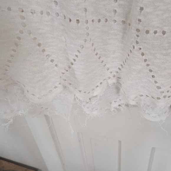 Free People Cream Linen Blend Eyelet Top - Frayed Hem - Size XS - Picture 4 of 6